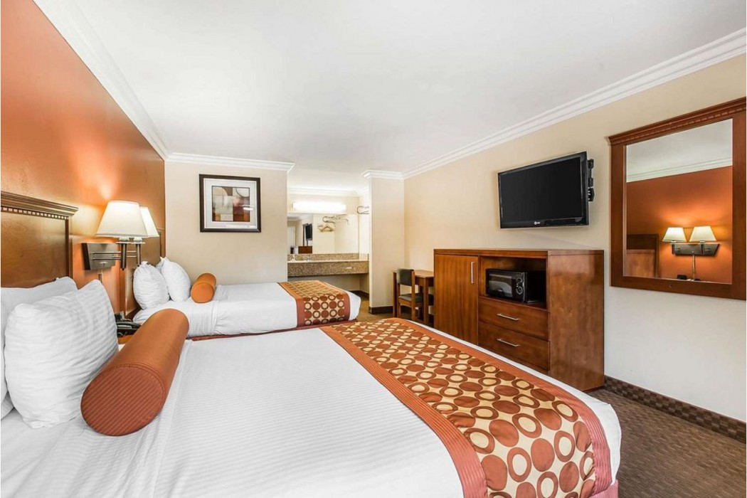 Rodeway Inn & Suites Canyon Lake Menifee West 20/62