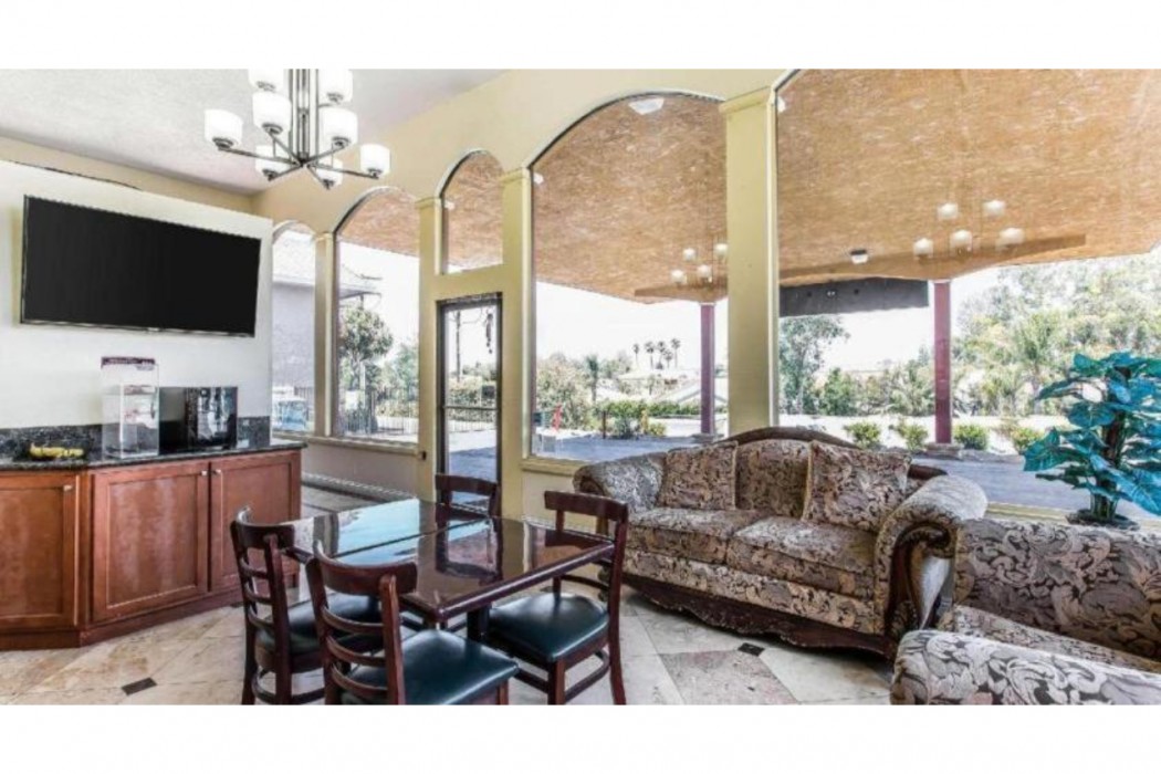 Rodeway Inn & Suites Canyon Lake Menifee West 49/62