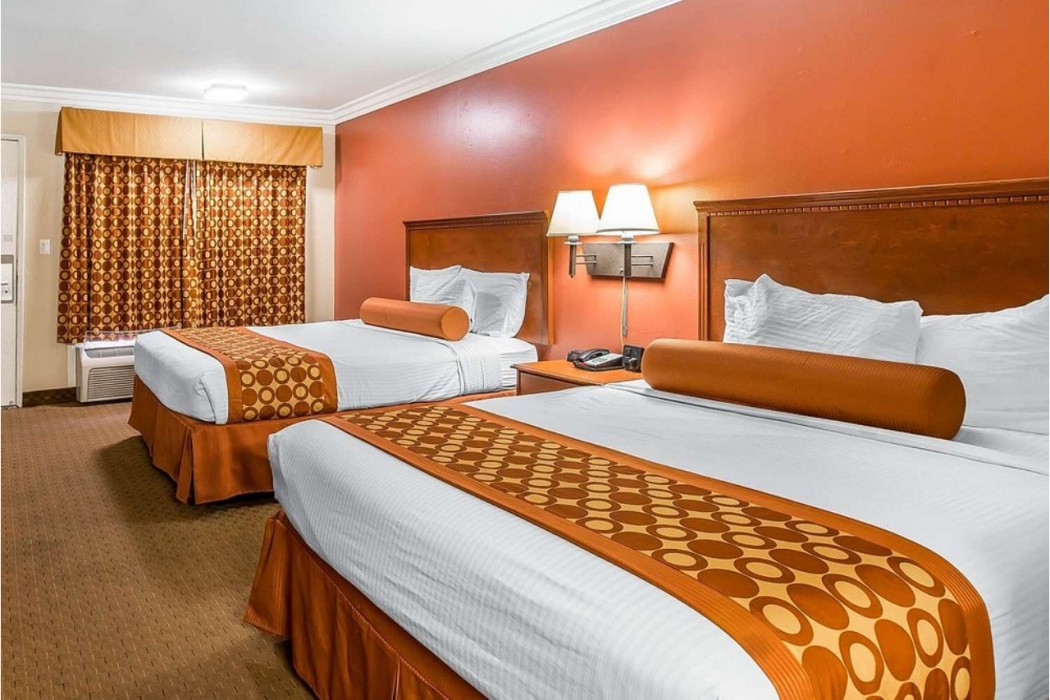Rodeway Inn & Suites Canyon Lake Menifee West 15/62