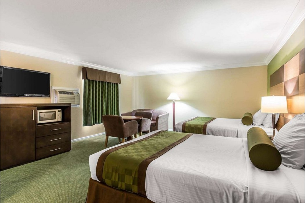 Rodeway Inn & Suites Canyon Lake Menifee West 17/62