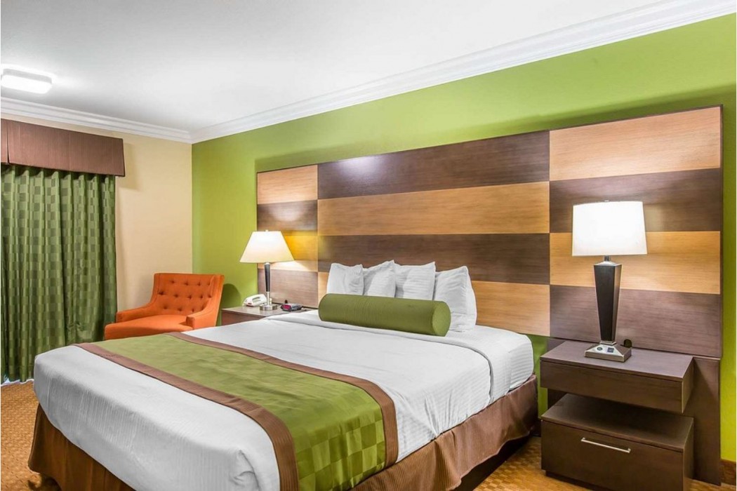 Rodeway Inn & Suites Canyon Lake Menifee West 16/62