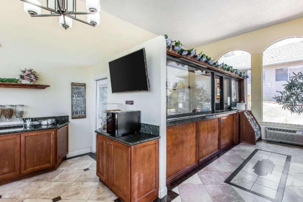 Rodeway Inn & Suites Canyon Lake Menifee West 8/62