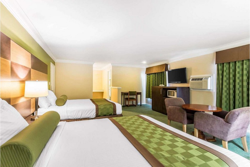 Rodeway Inn & Suites Canyon Lake Menifee West 19/62