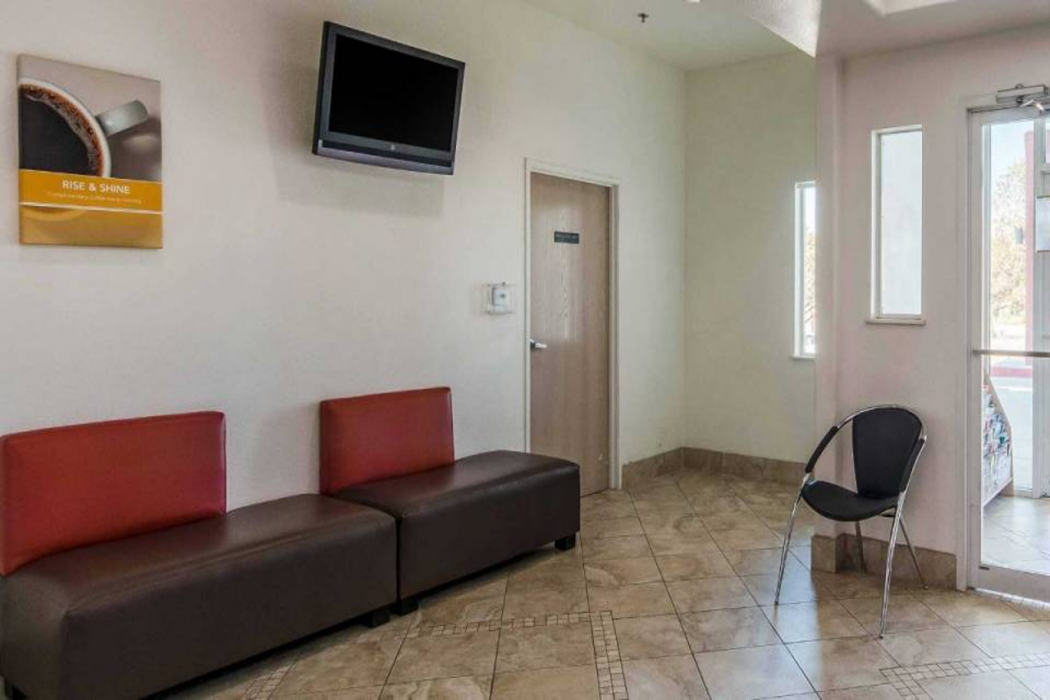 Lobby at Motel6 San Antonio, TX - Downtown - Alamo Dome, SAN ANTONIO - TX