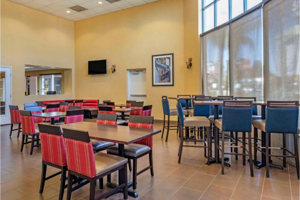 Comfort Inn & Suites Near Universal - N. Hollywood - Burbank 57/68