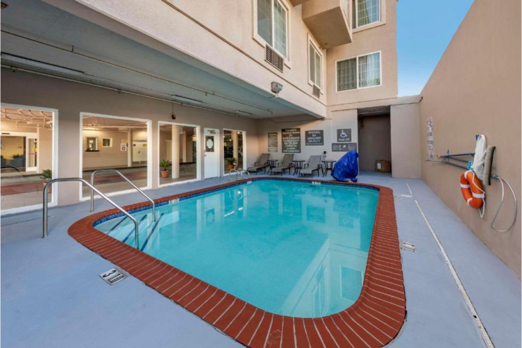 Comfort Inn & Suites Near Universal - N. Hollywood - Burbank 46/68