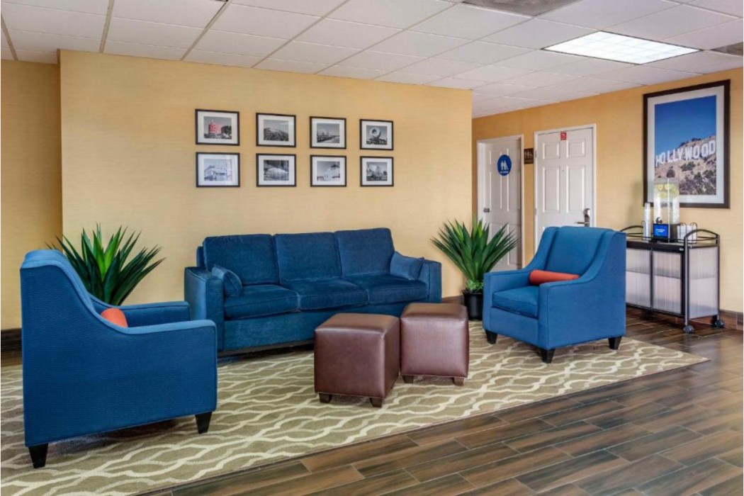Comfort Inn & Suites Near Universal - N. Hollywood - Burbank 8/68