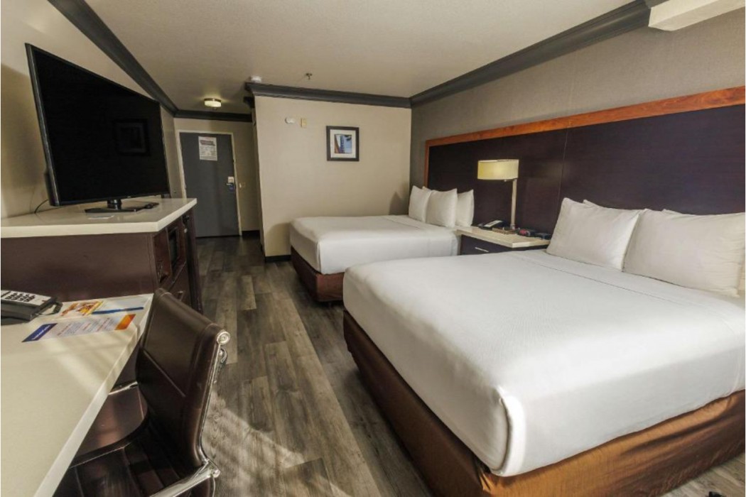 Comfort Inn & Suites Near Universal - N. Hollywood - Burbank 15/68