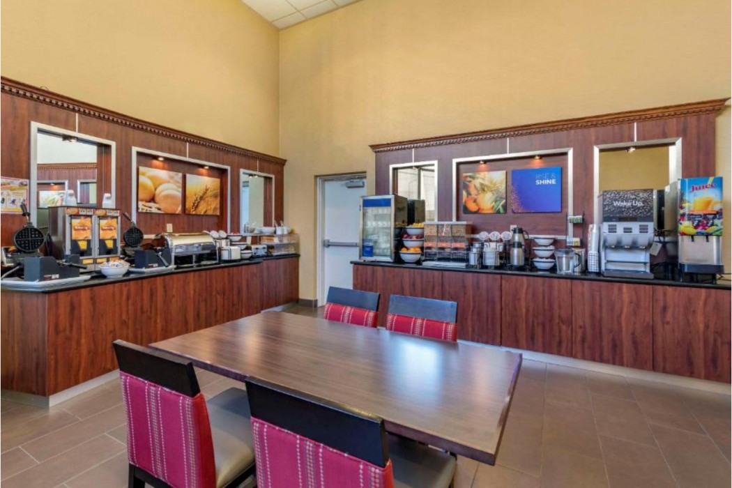 Comfort Inn & Suites Near Universal - N. Hollywood - Burbank 56/68