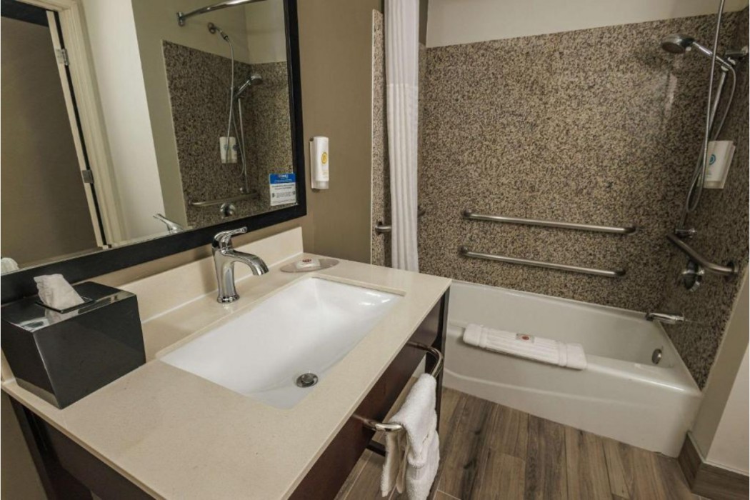 Comfort Inn & Suites Near Universal - N. Hollywood - Burbank 12/68