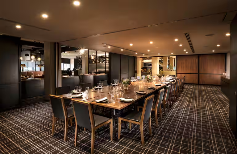 Hilton Adelaide 25/80