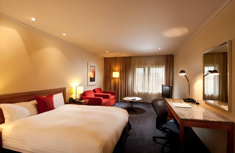 Hilton Adelaide 8/80