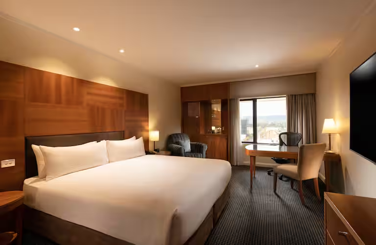 Hilton Adelaide 18/80