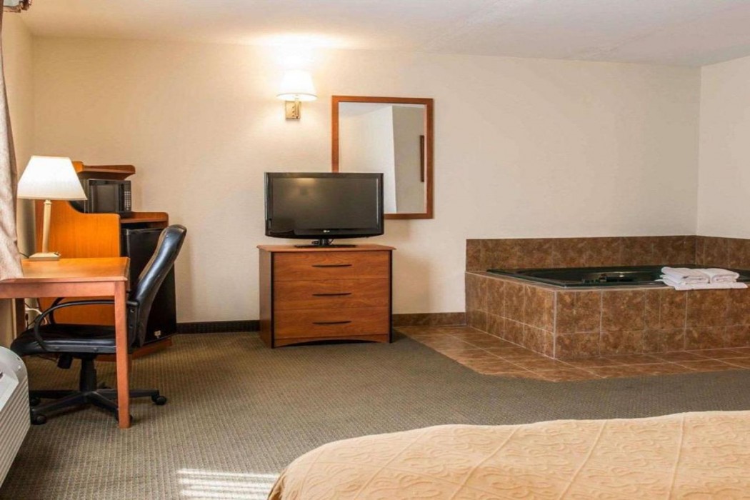 Quality Inn Durand I-69 13/24