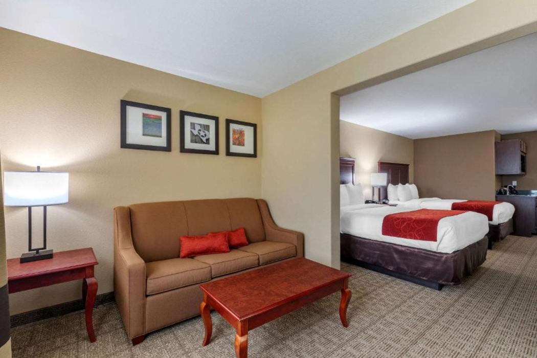 Comfort Suites Ennis TX 16/43