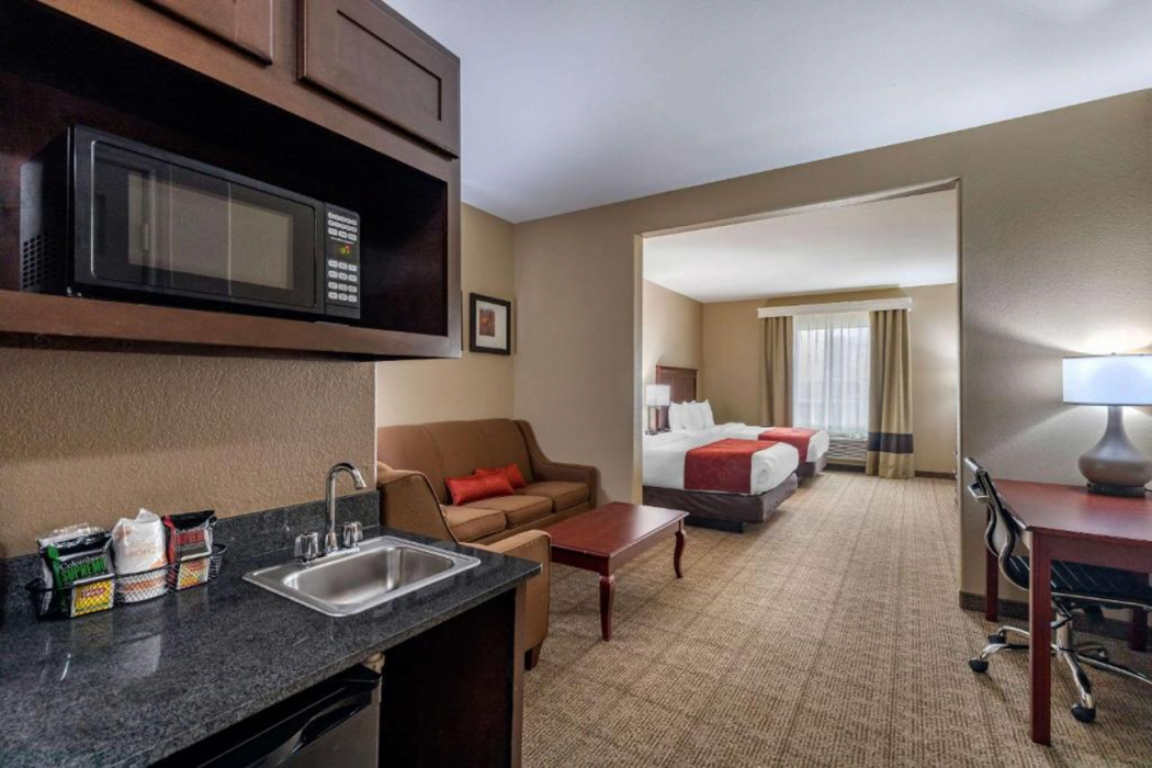 Comfort Suites Ennis TX 11/43