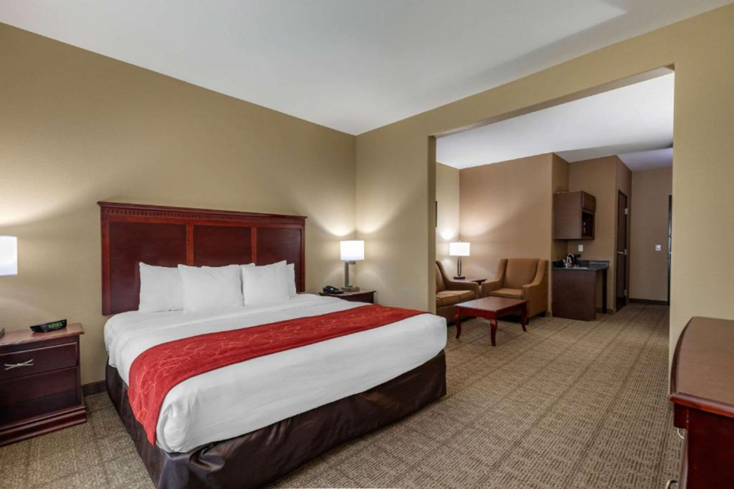 Comfort Suites Ennis TX 12/43