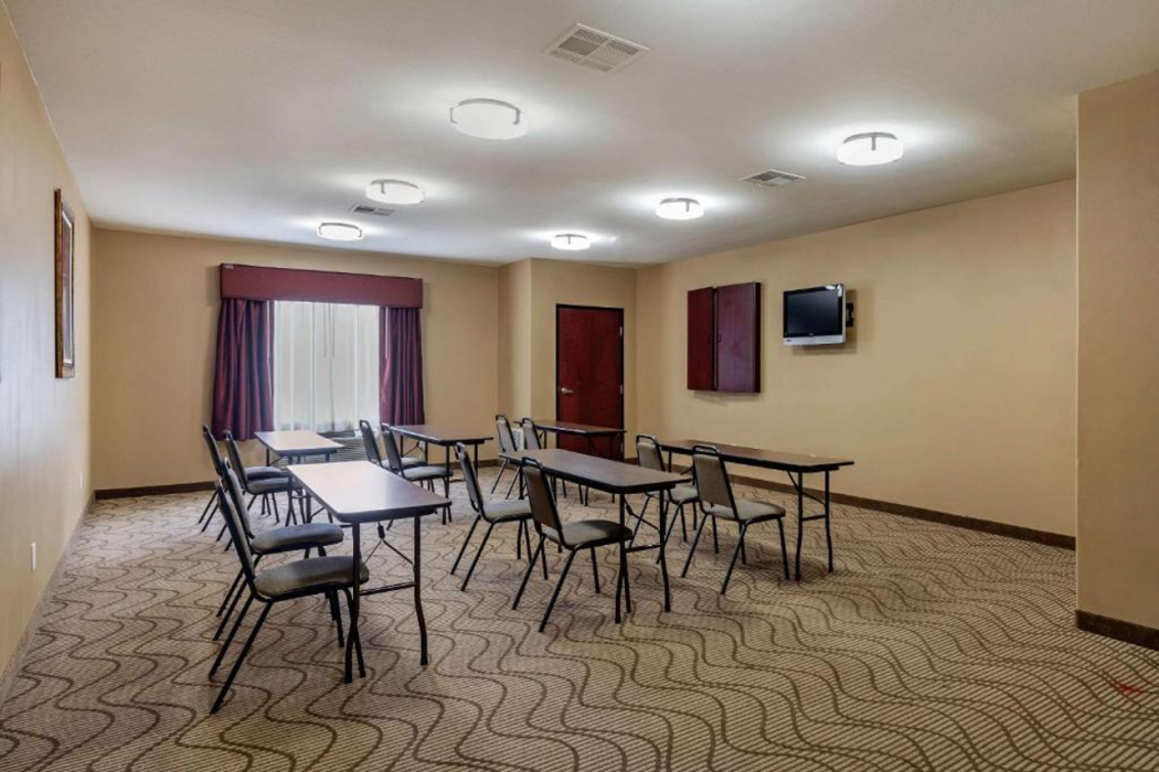 Comfort Suites Ennis TX 24/43