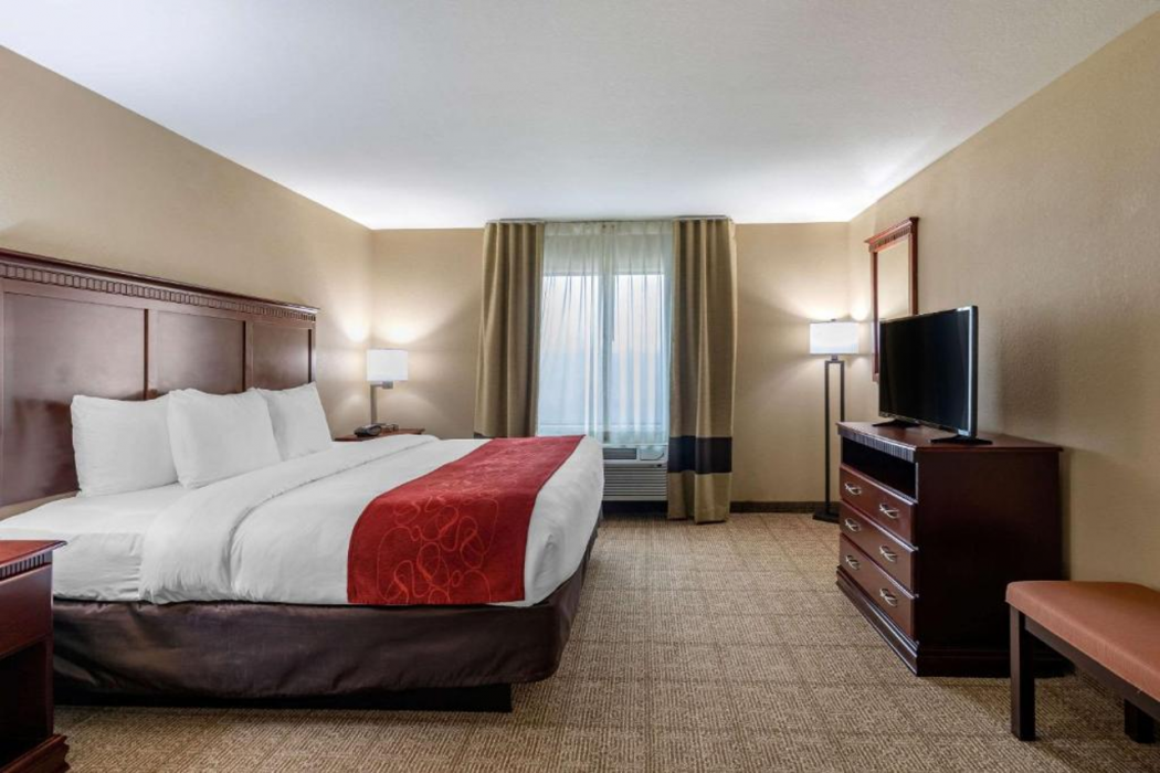 Comfort Suites Ennis TX 17/43