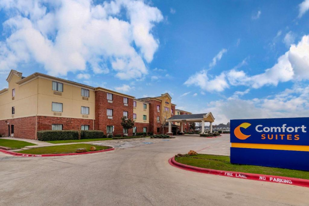 Comfort Suites Ennis TX 2/43