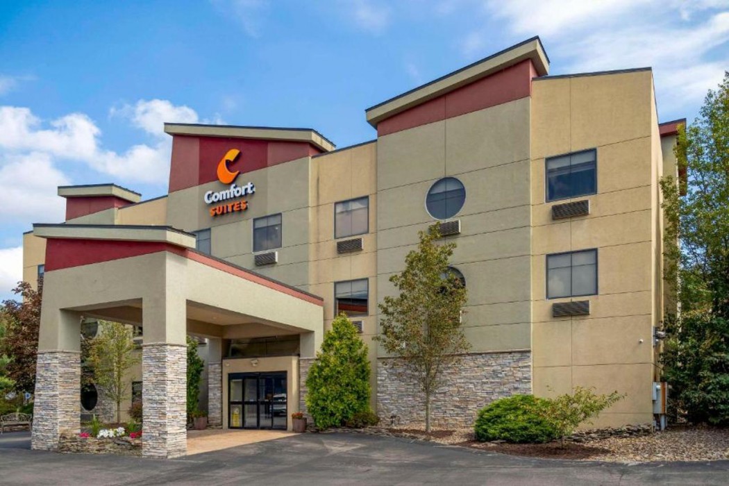 Comfort Suites Monaca, PA 2/37