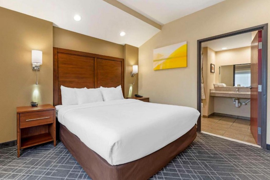 Comfort Suites Monaca, PA 13/37