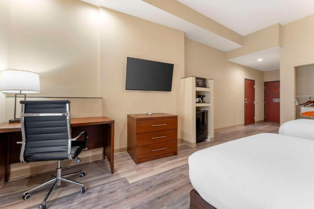 Comfort Suites Monaca, PA 14/37