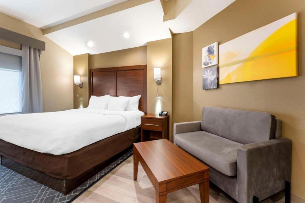 Comfort Suites Monaca, PA 16/37