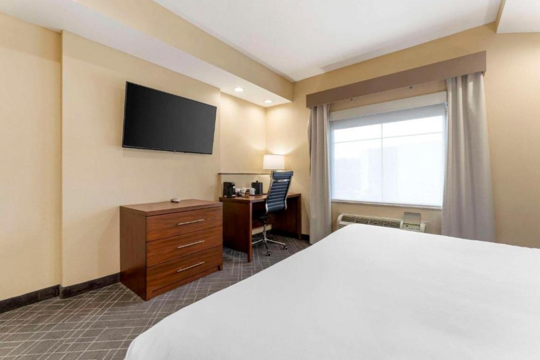 Comfort Suites Monaca, PA 11/37
