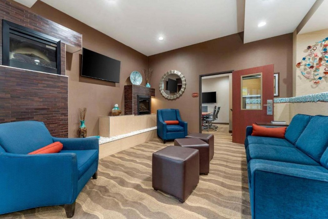 Comfort Suites Monaca, PA 6/37