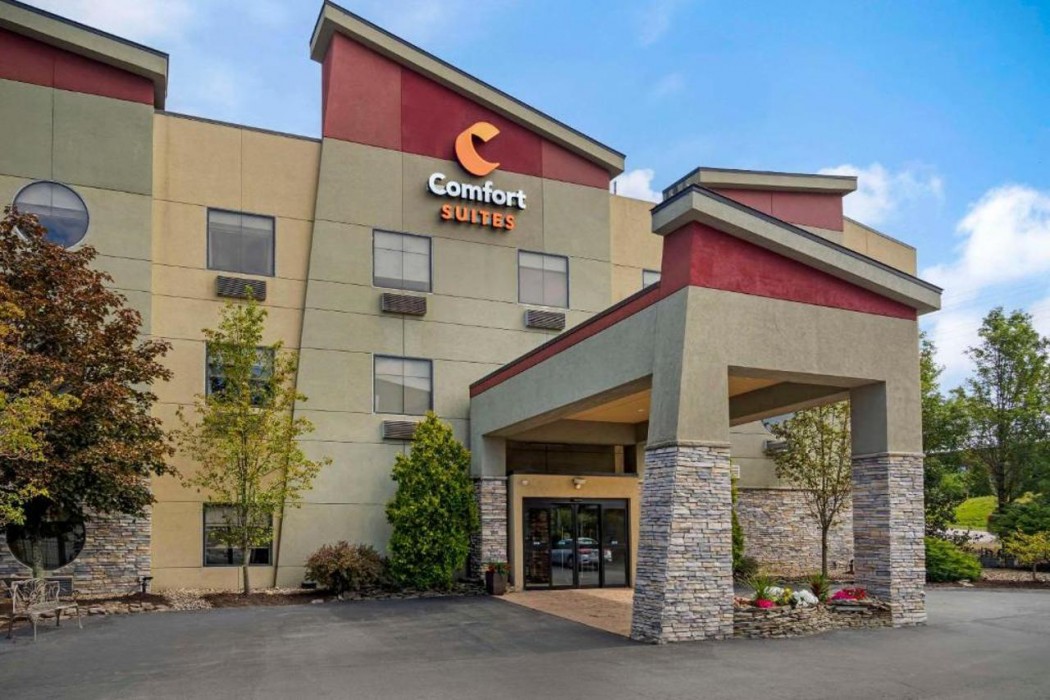 Comfort Suites Monaca, PA 1/37