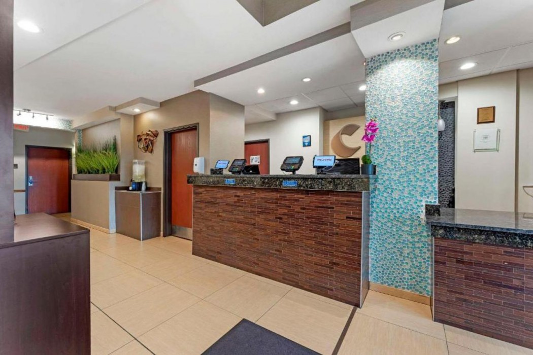 Comfort Suites Monaca, PA 7/37