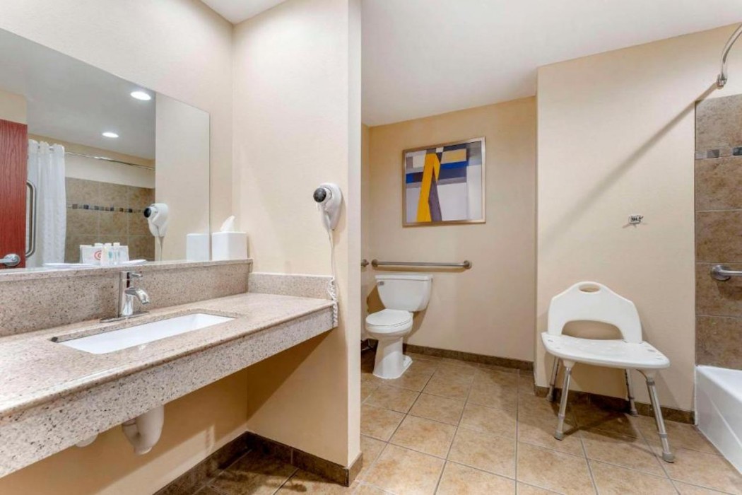 Comfort Suites Monaca, PA 21/37