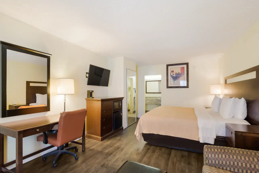 Quality Inn and Suites Conference Center Statesboro Historic District 12/33