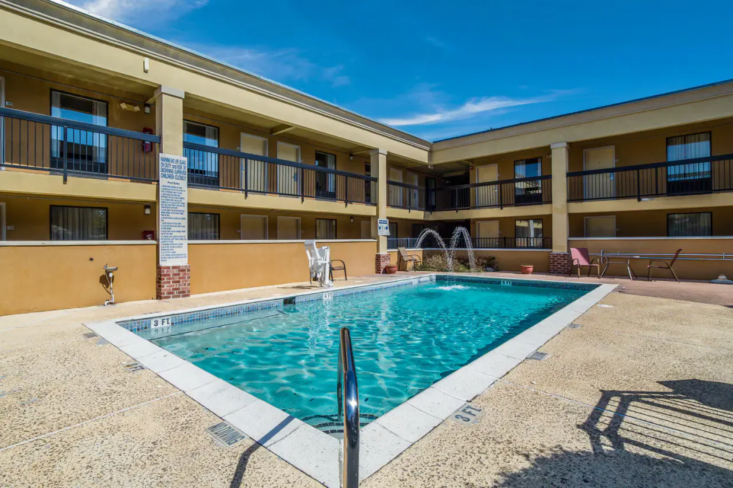 Quality Inn and Suites Conference Center Statesboro Historic District 22/33