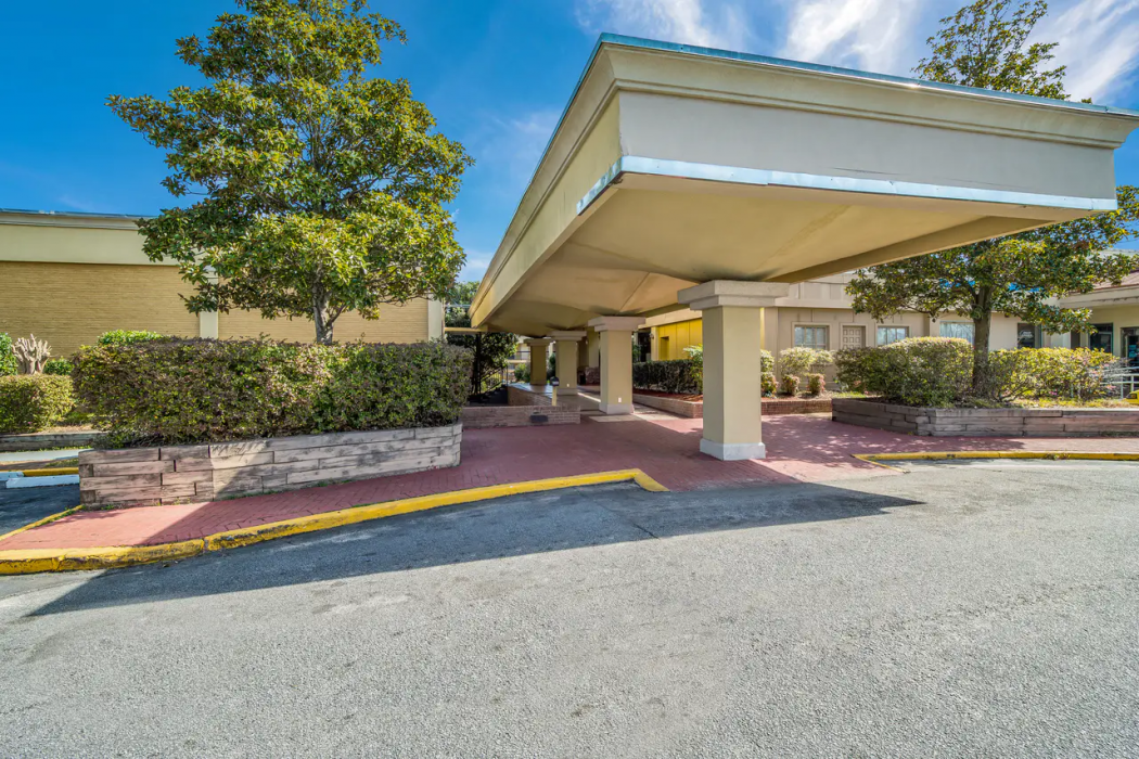Quality Inn and Suites Conference Center Statesboro Historic District 1/33