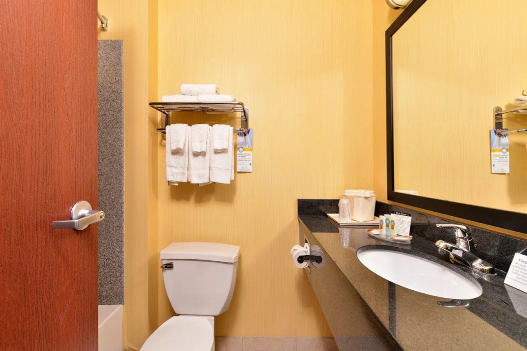 Quality Suites Stratford CT 17/37