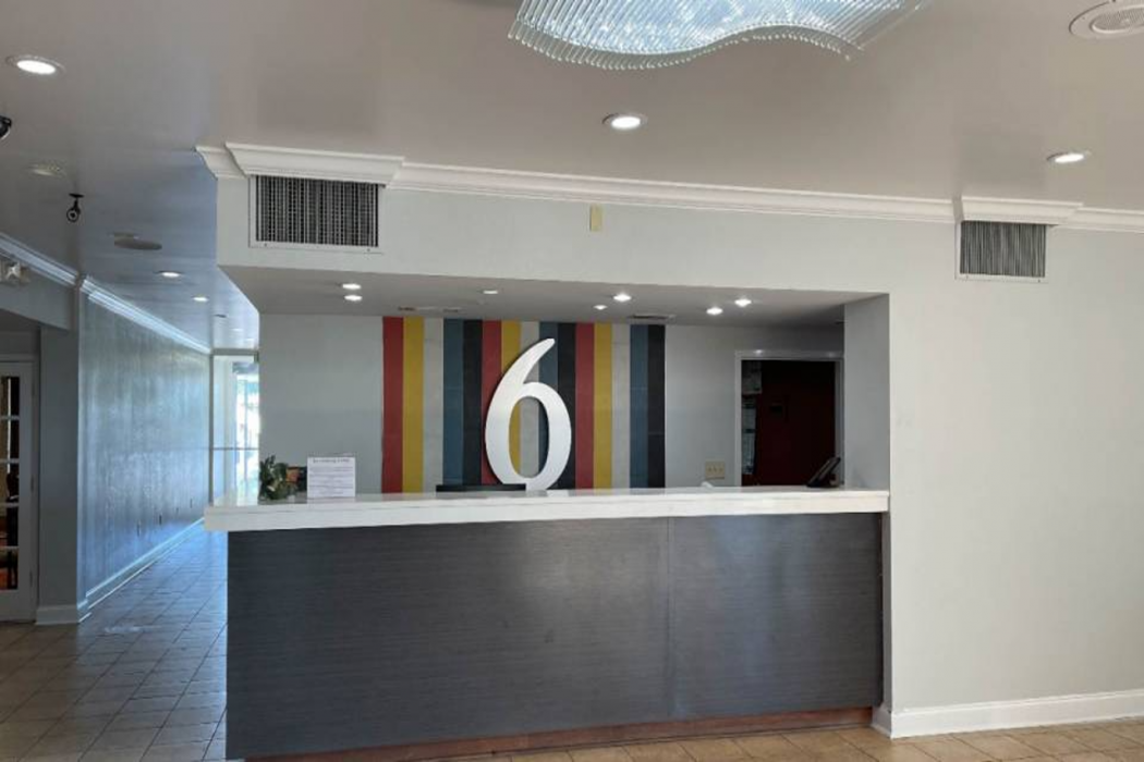 Lobby at Motel6 Opelika, AL, OPELIKA - AL