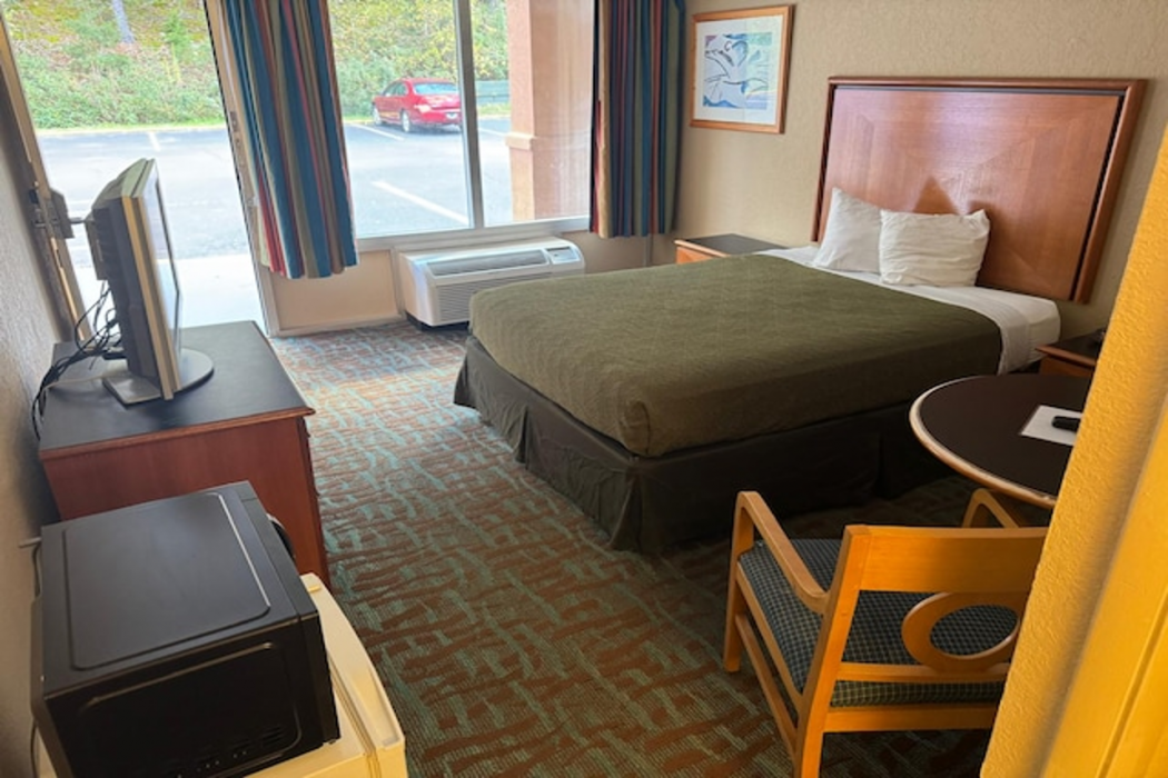 OYO Hotel Harriman near I-40 18/48