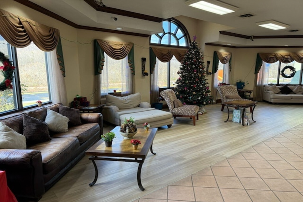 OYO Hotel Harriman near I-40 7/48