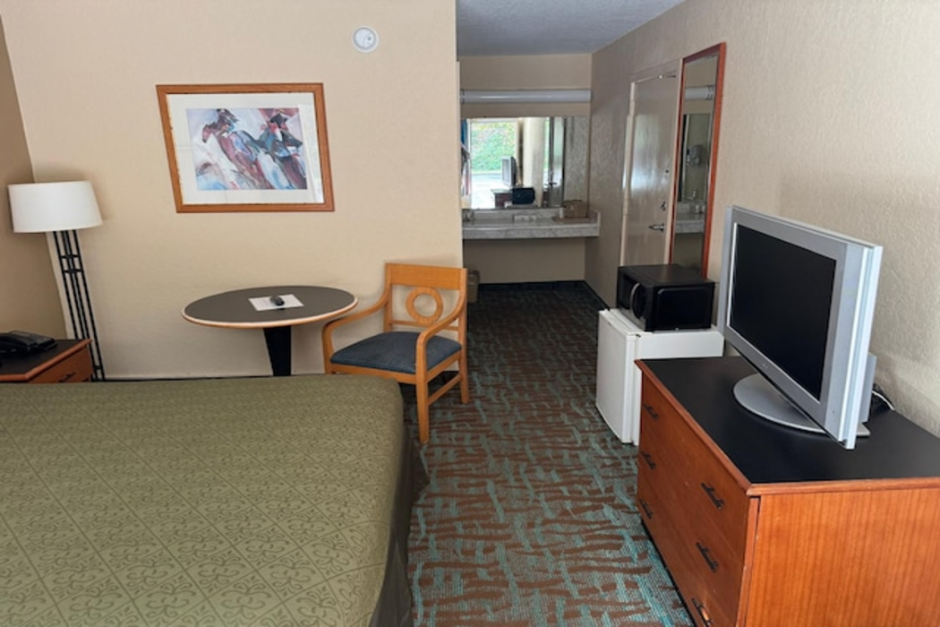 OYO Hotel Harriman near I-40 12/48