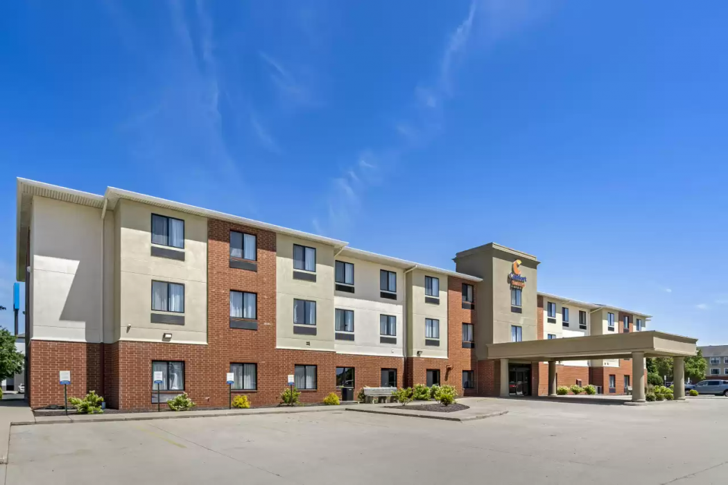 Comfort Suites Merrillville Near US 30 1/24