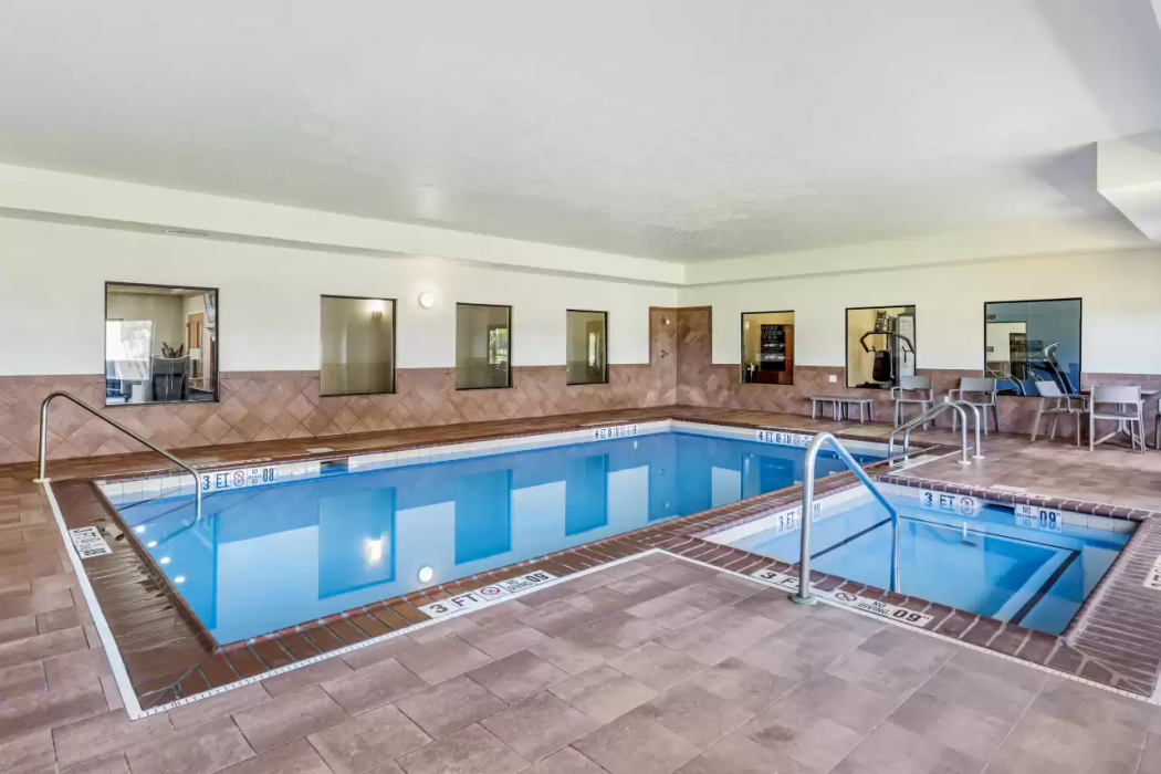 Comfort Suites Merrillville Near US 30 14/24