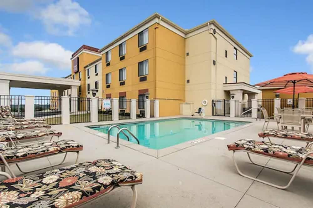 Comfort Suites CS-SU Cullman I-65 Exit 310 3/33