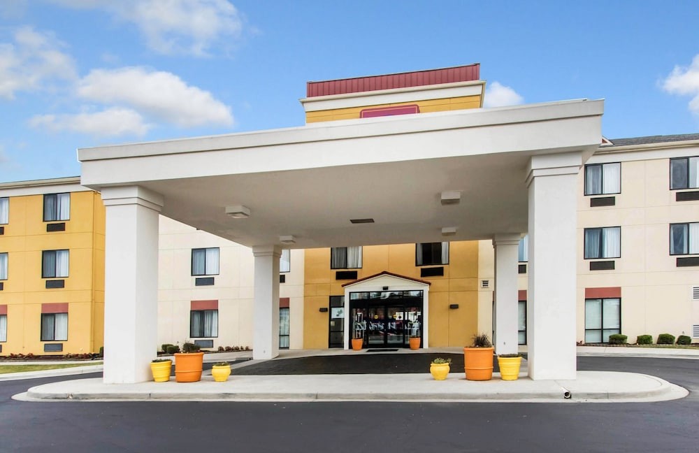 Comfort Suites CS-SU Cullman I-65 Exit 310 1/33