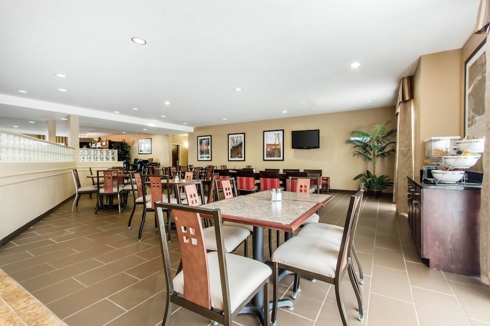 Comfort Suites CS-SU Cullman I-65 Exit 310 14/33