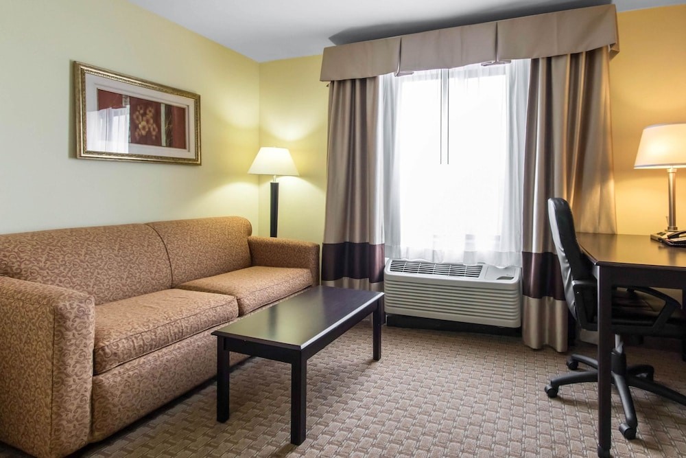 Comfort Suites CS-SU Cullman I-65 Exit 310 19/33