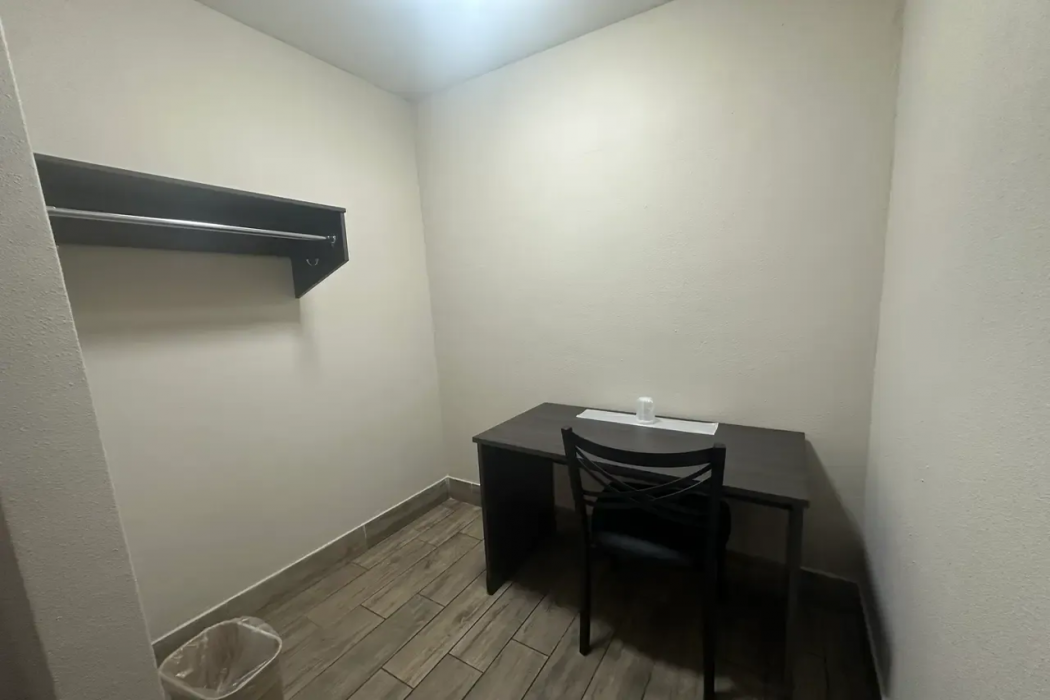 Econo Lodge St. Petersburg Central 16/54