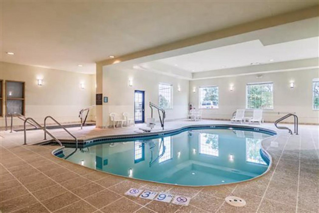 Comfort Suites Grayslake Near Libertyville North 15/25