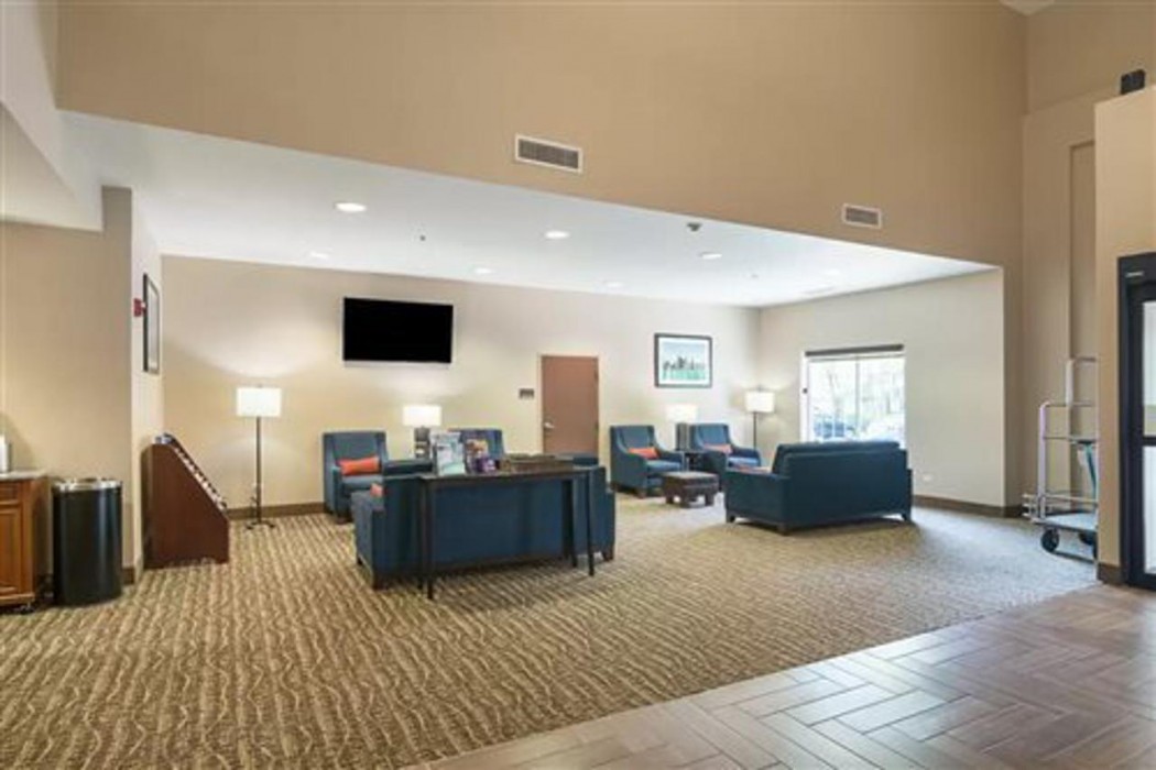 Comfort Suites Grayslake Near Libertyville North 4/25